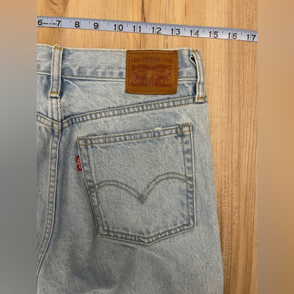 Levi’s light wash distressed raw hem jeans - Picture 5 of 6
